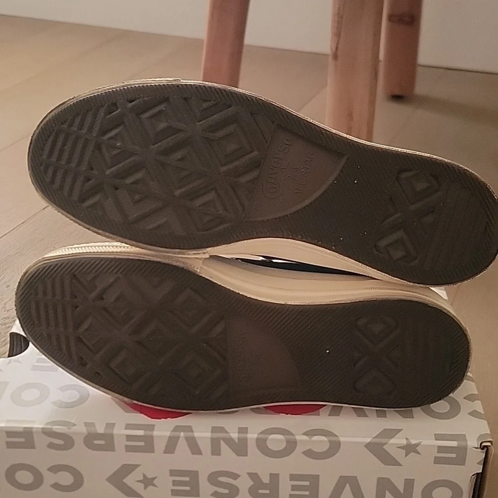 Comme des Garcons PLAY X CONVERSE size 6/36.5 - Picture 5 of 7